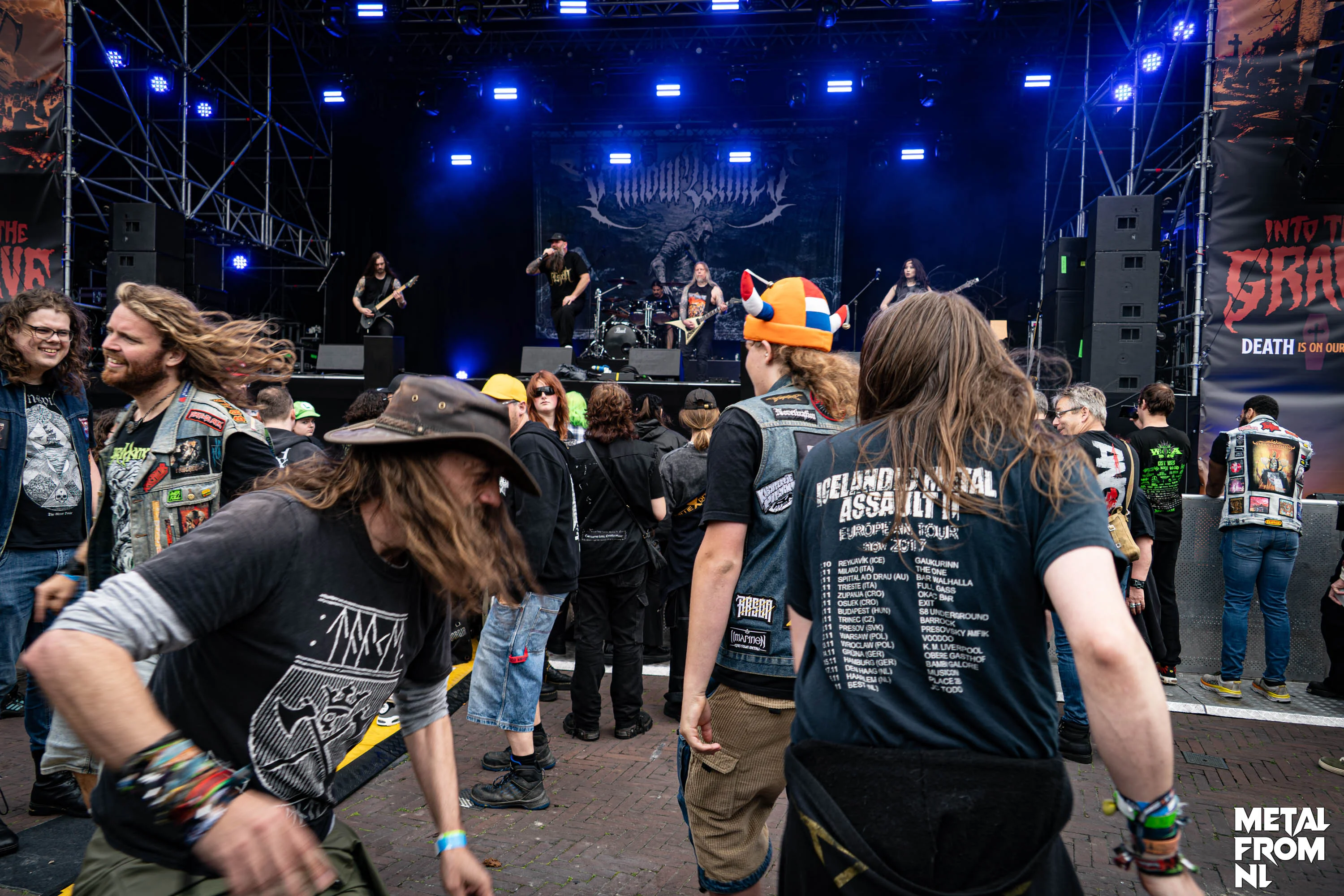 IntoTheGrave - Crowd pics